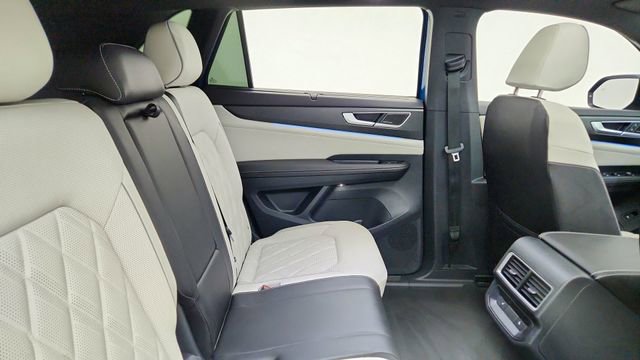 Used 2025 Volkswagen Atlas Cross Sport SEL Premium R-Line AWD/4WD image 24