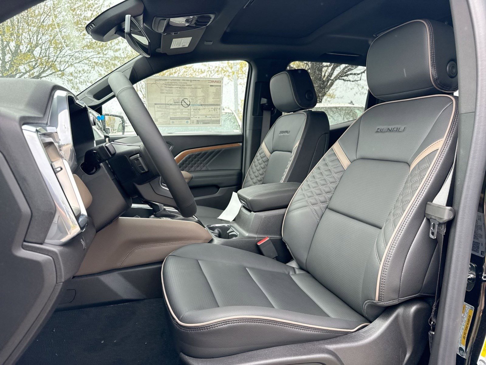 New 2026 GMC Canyon Denali image 13