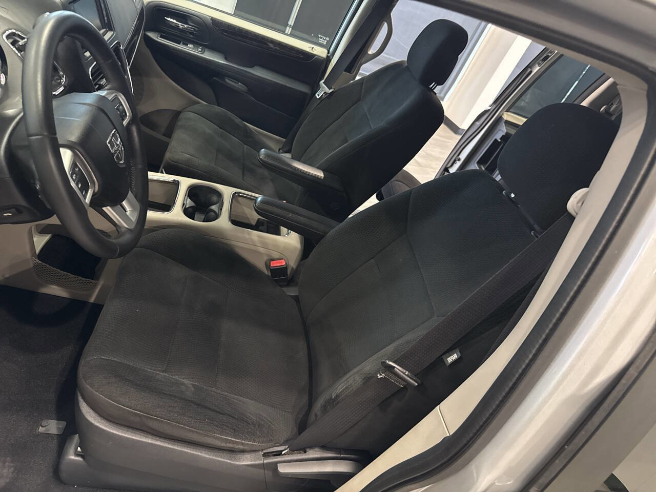 Used 2012 Dodge Grand Caravan SXT w/ UConnect Hands-Free Group image 22