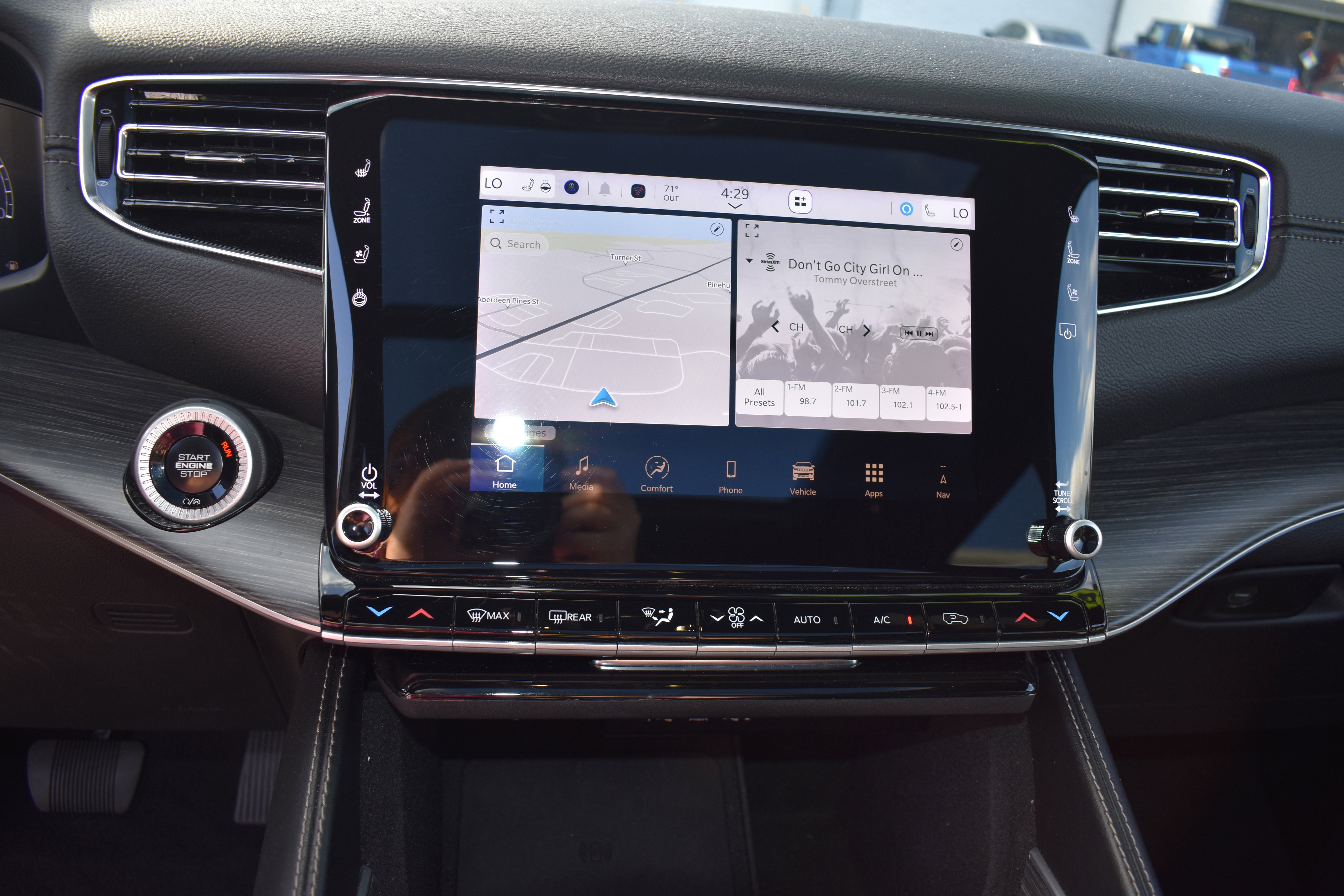 Used 2024 Jeep Wagoneer L Series II w/ Premium Group I image 21