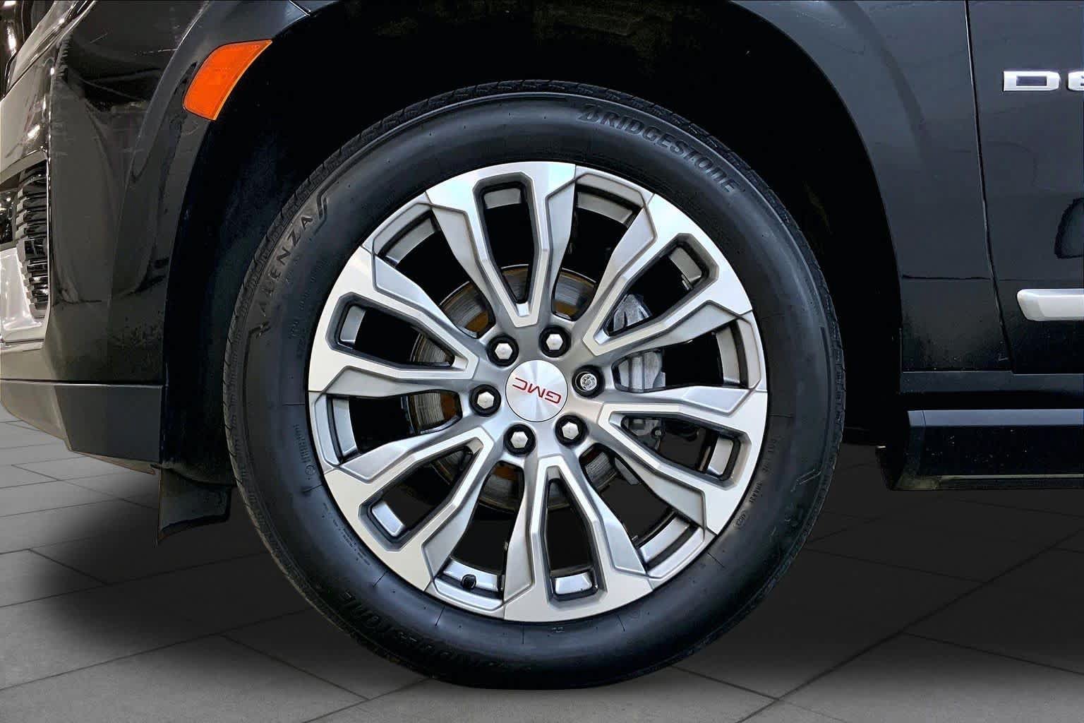Used 2022 GMC Yukon XL Denali AWD/4WD image 10