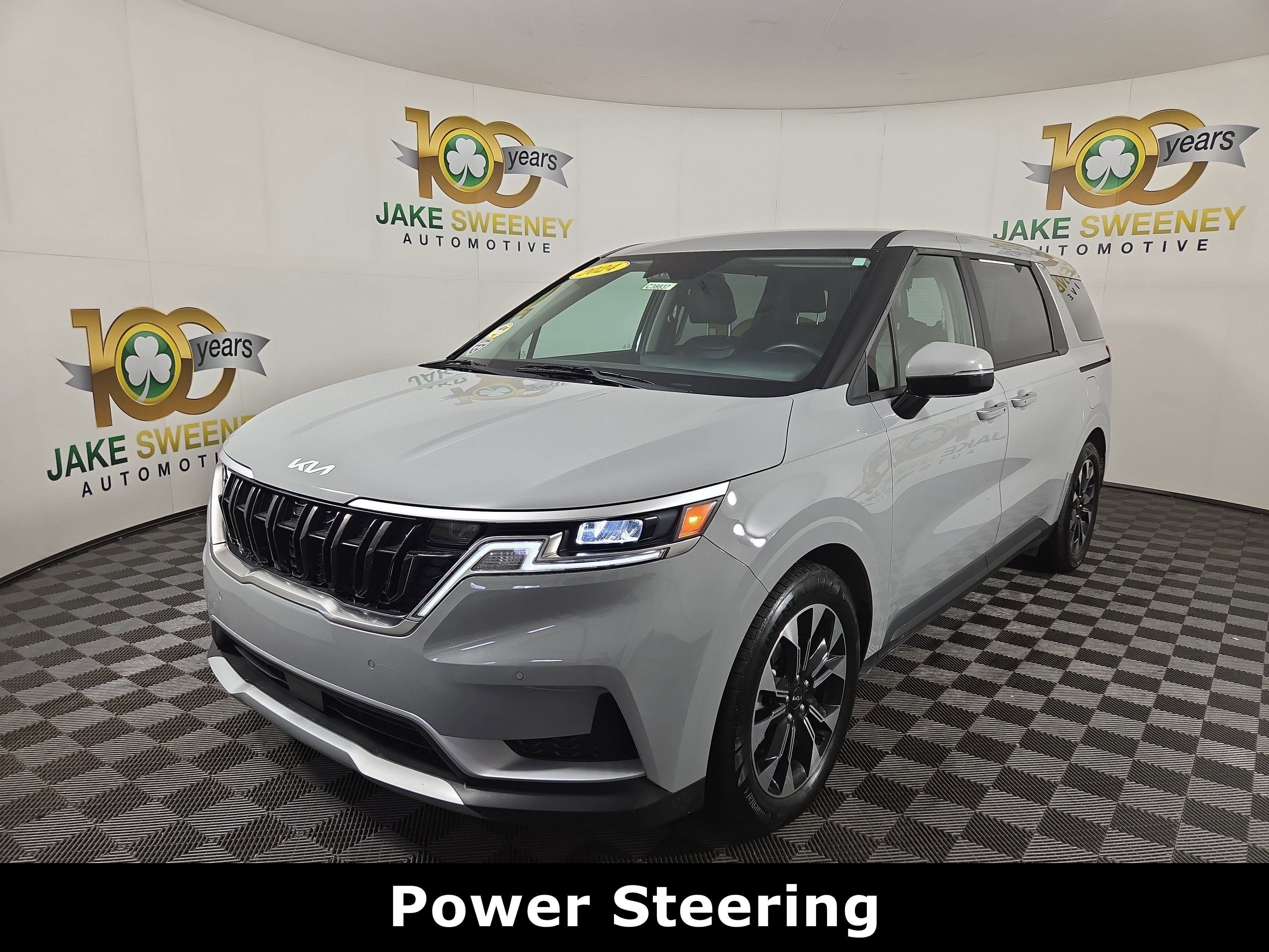 Used 2024 Kia Carnival EX image 4