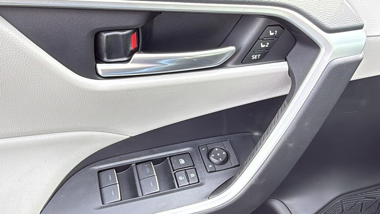 New 2025 Toyota RAV4 XLE Premium image 11
