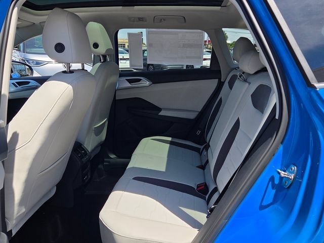 New 2026 Volkswagen Taos SE FWD image 6