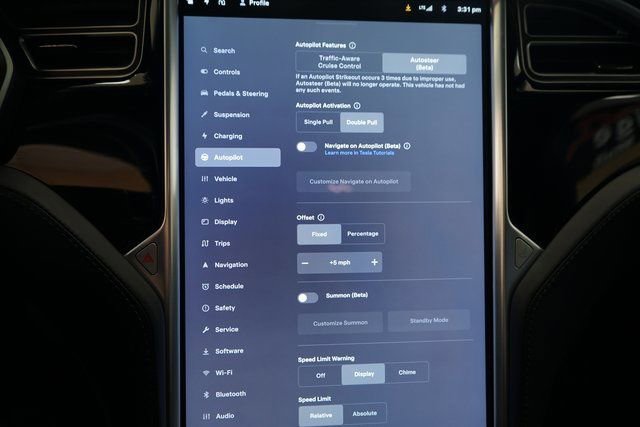 Used 2017 Tesla Model X 75D image 38