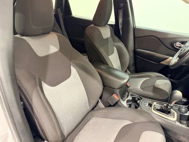 Used 2018 Jeep Cherokee Latitude image 39