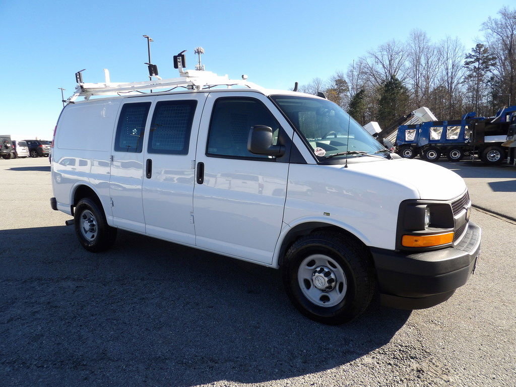 Used 2017 Chevrolet Express 2500 image 10