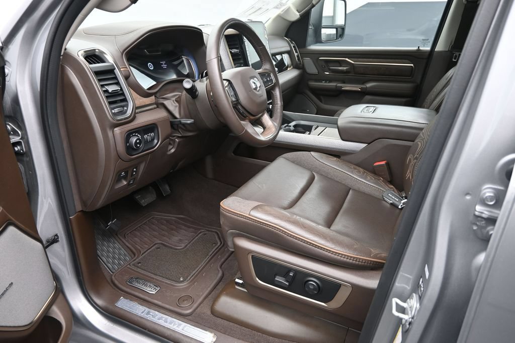 Used 2025 RAM 1500 Limited AWD/4WD image 9