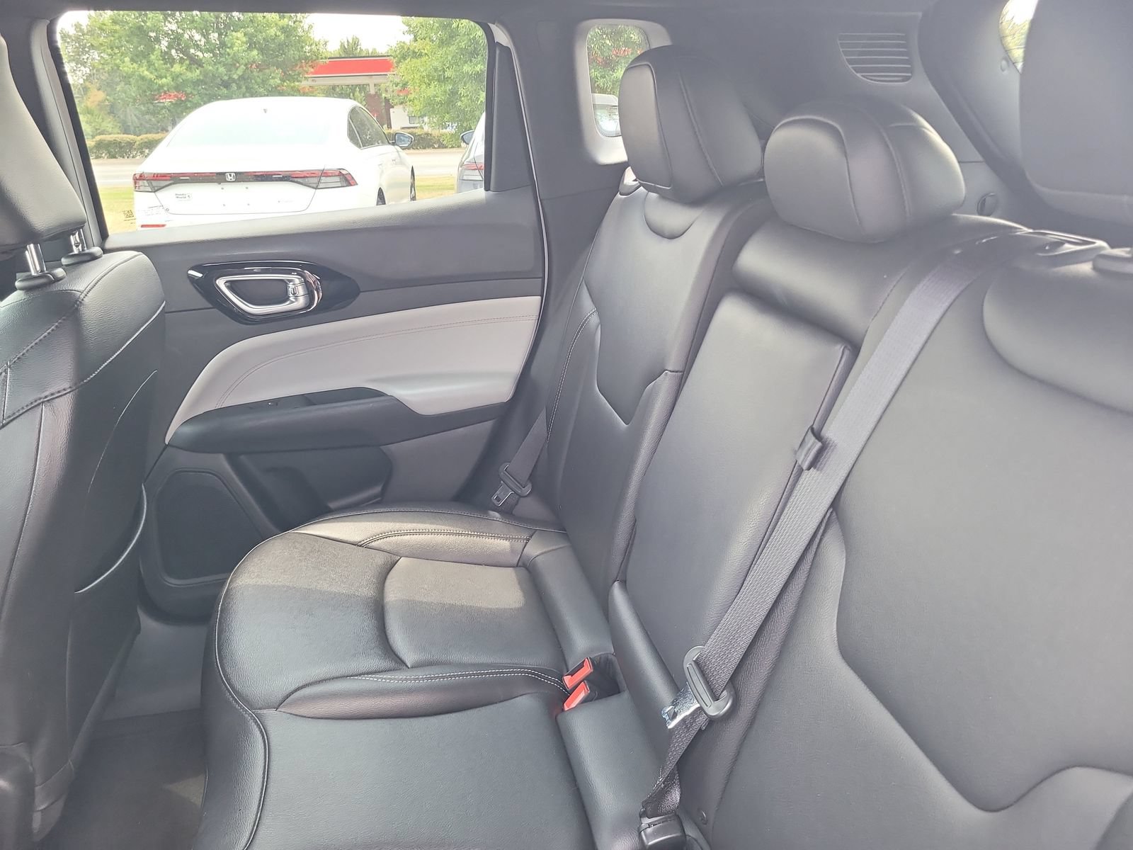 Used 2025 Jeep Compass Limited AWD/4WD image 24
