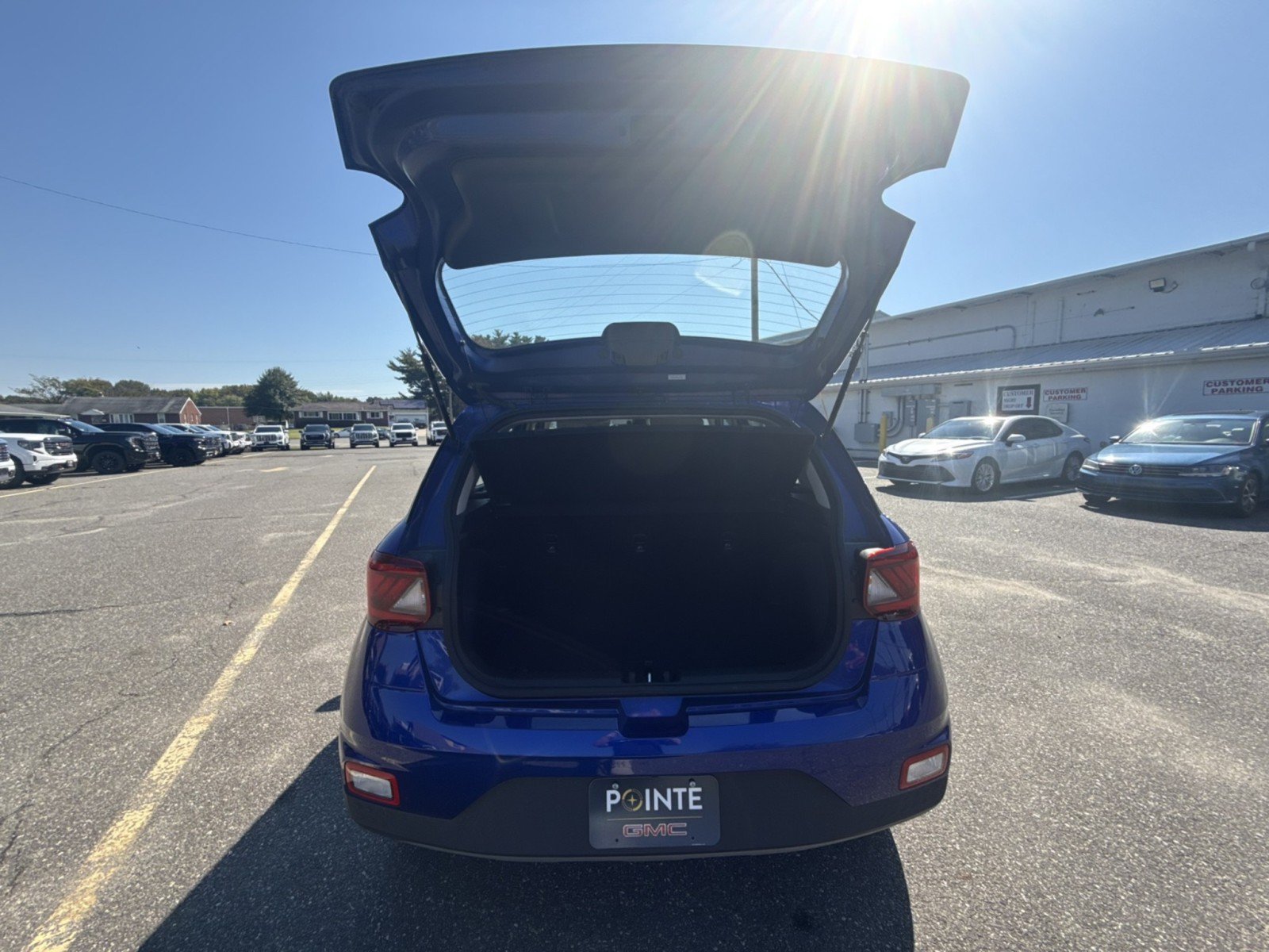 Used 2025 Hyundai Venue SEL FWD image 31