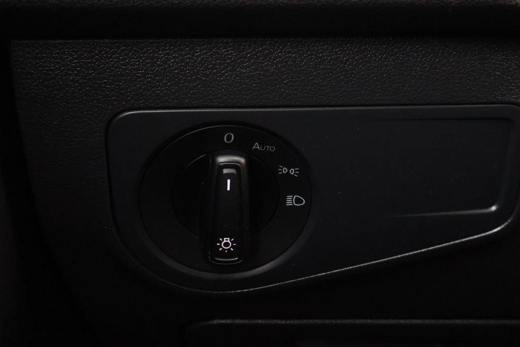 Used 2022 Volkswagen Tiguan S image 33