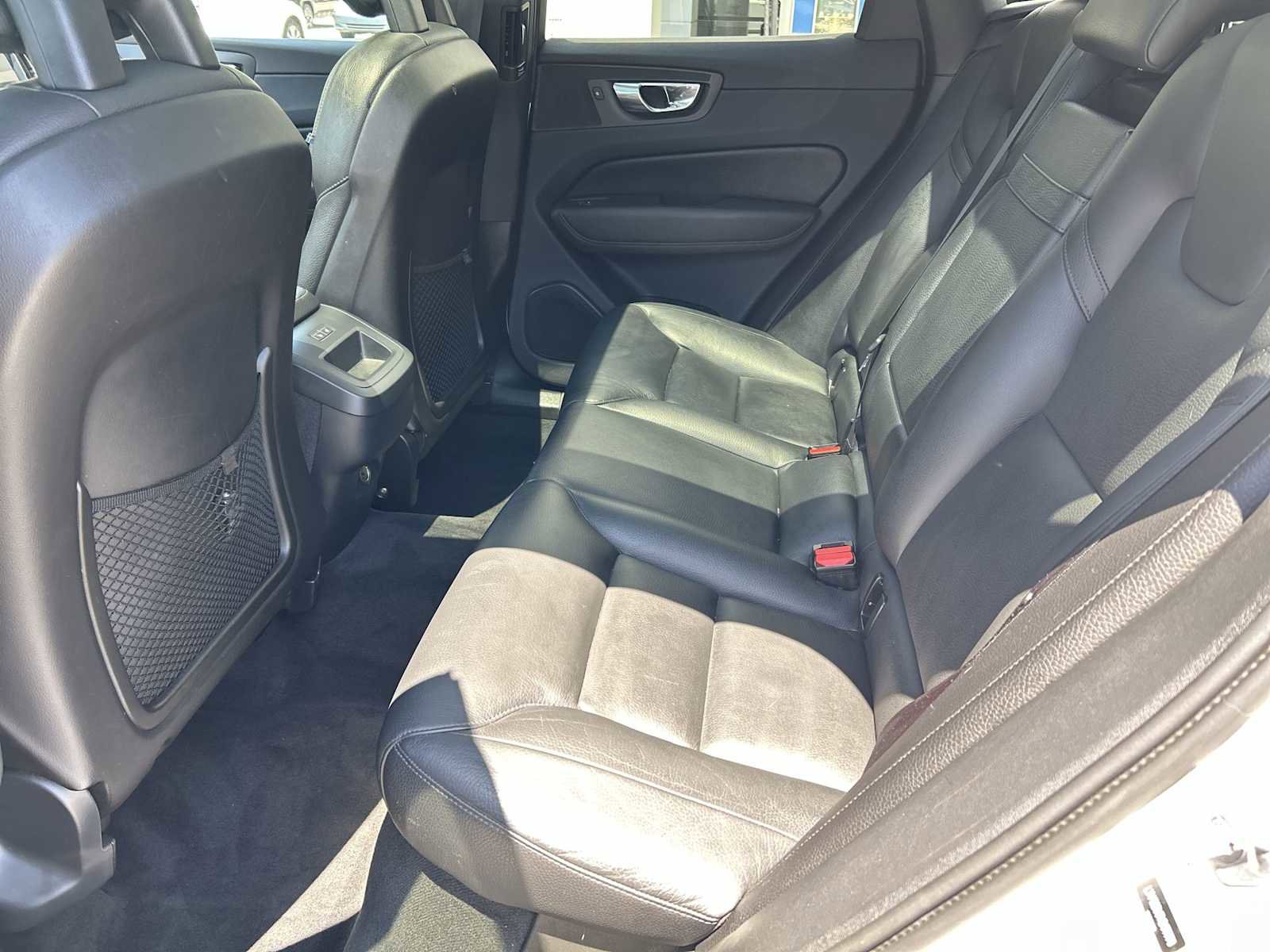 Used 2019 Volvo XC60 T5 Momentum w/ Multimedia Package AWD/4WD image 9
