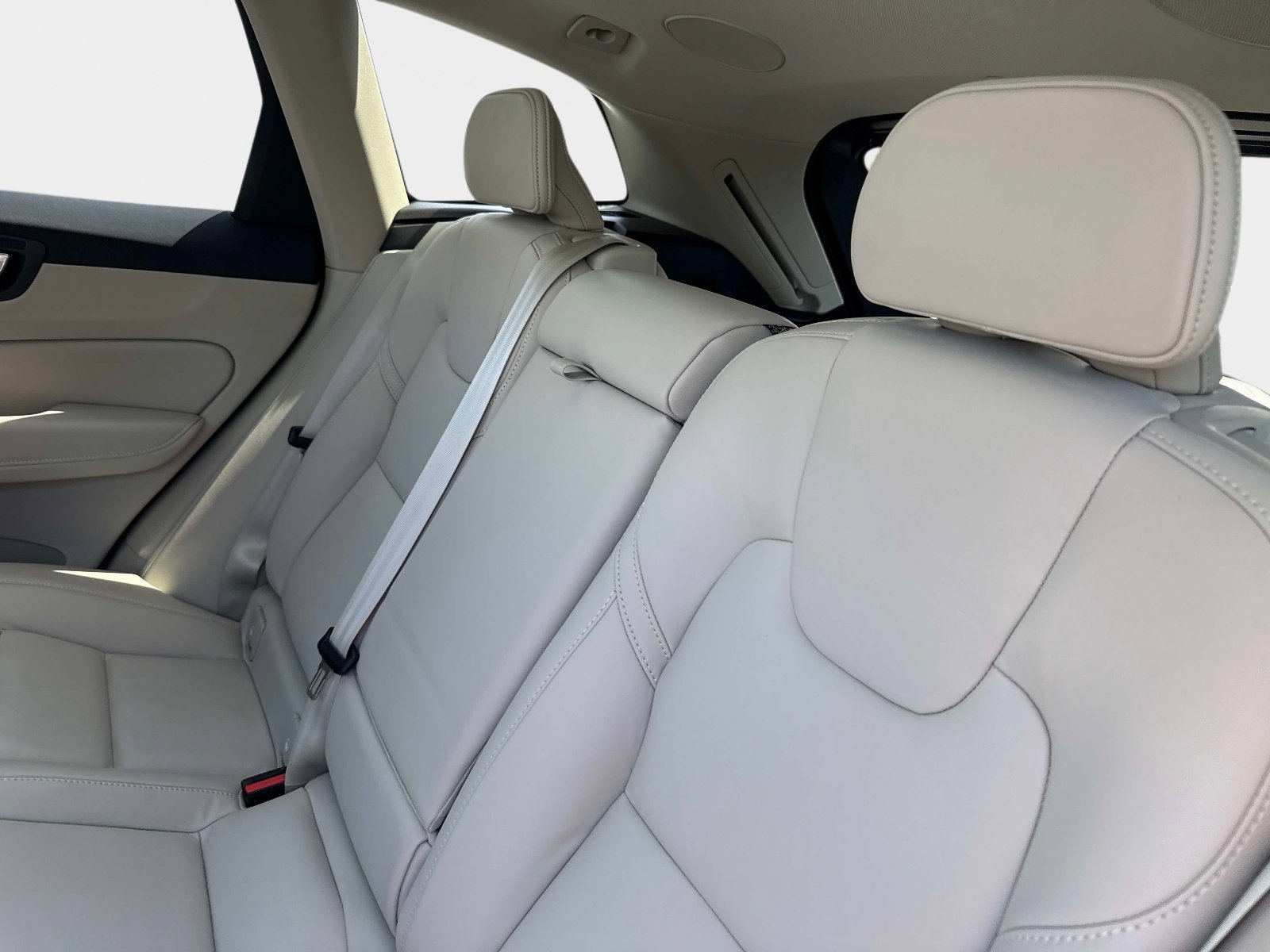 Used 2026 Volvo XC60 B5 Ultra w/ Protection Package Premier image 15