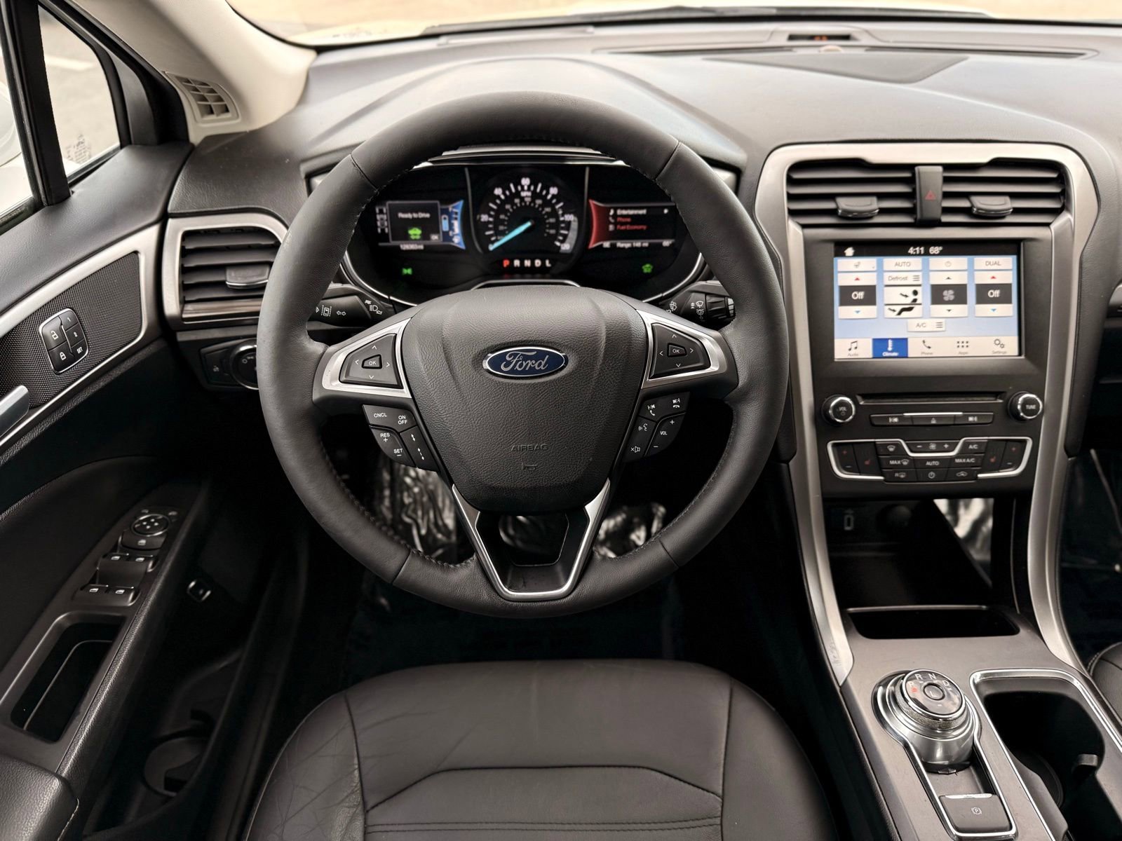 Used 2017 Ford Fusion SE w/ Equipment Group 602A FWD image 26