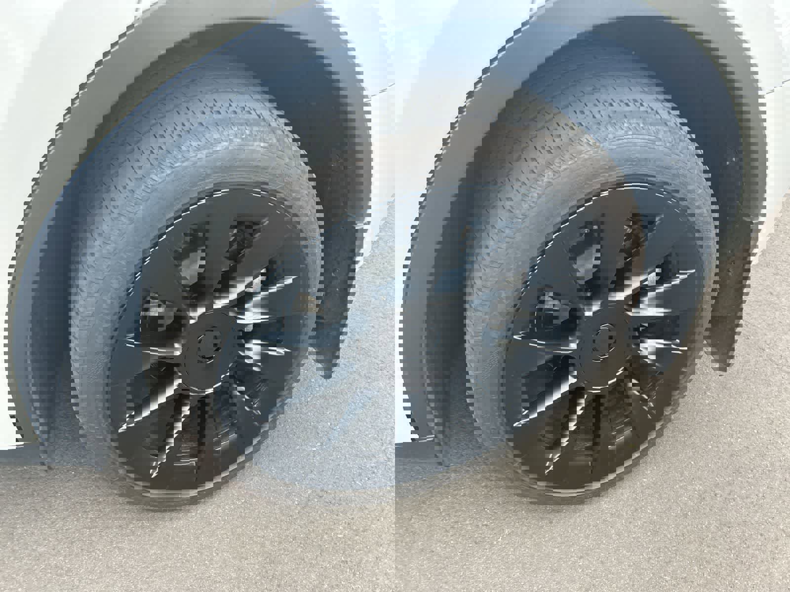 Used 2024 Tesla Model Y Long Range image 16