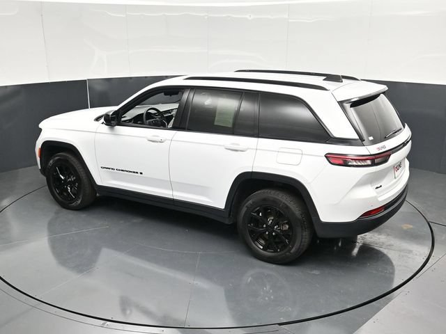Used 2025 Jeep Grand Cherokee Altitude AWD/4WD image 49