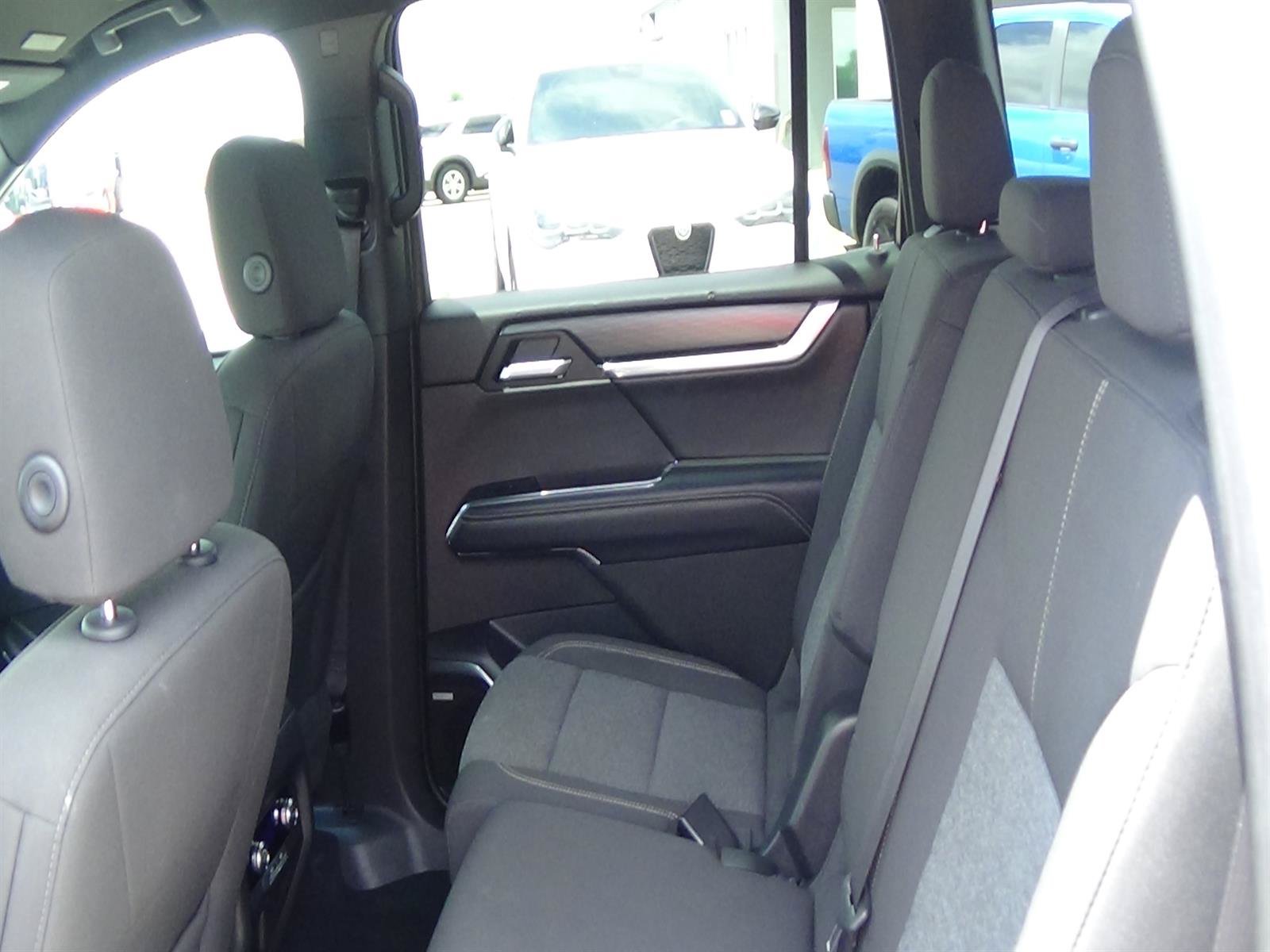 Used 2025 GMC Acadia Elevation FWD image 13