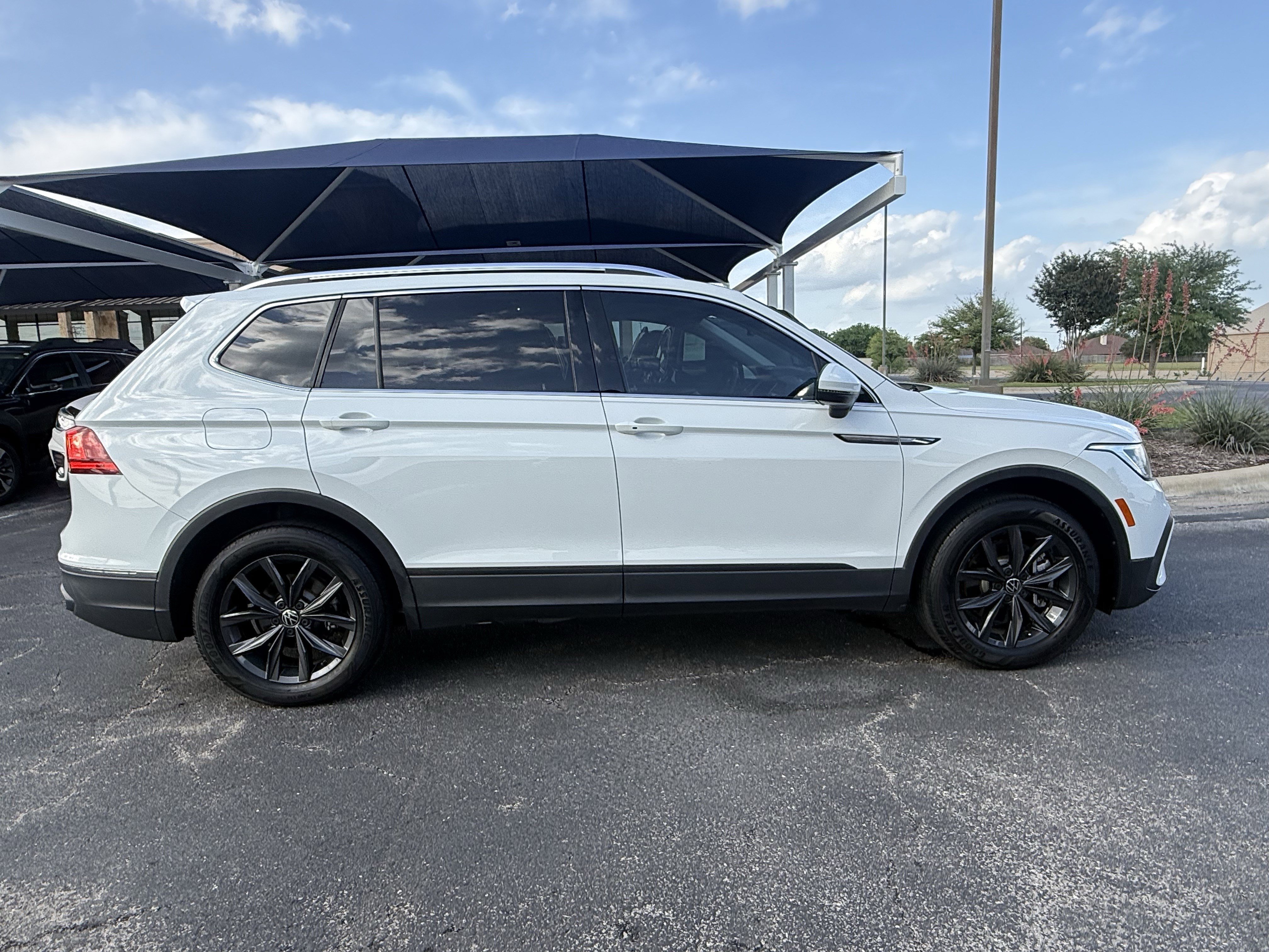 Used 2022 Volkswagen Tiguan SE FWD image 8