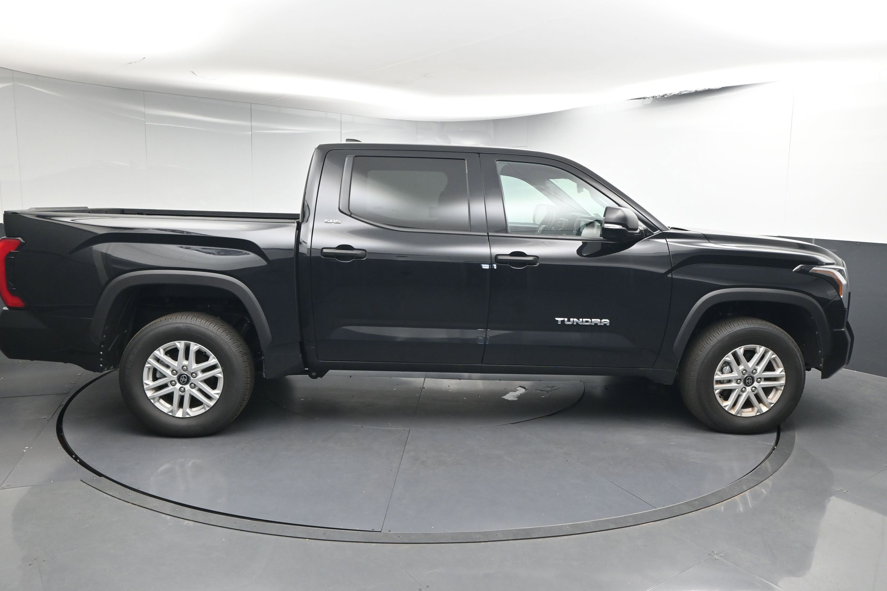 Used 2025 Toyota Tundra SR5 w/ SR5 Convenience Package image 9