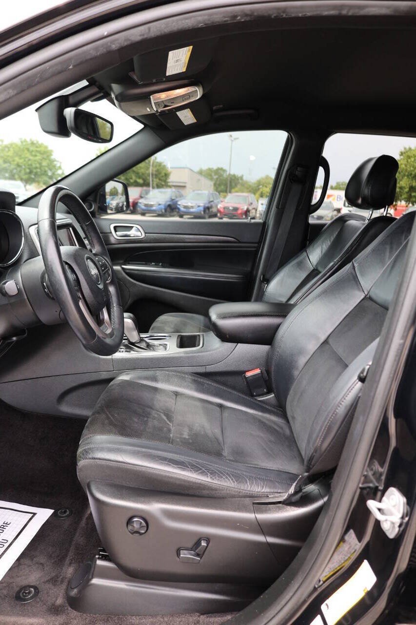 Used 2018 Jeep Grand Cherokee Altitude AWD/4WD image 13