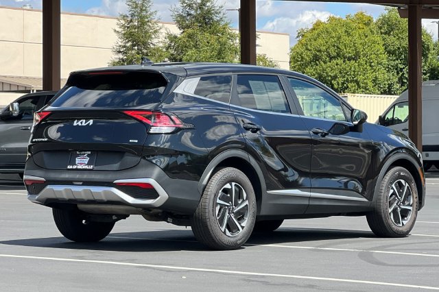 Used 2023 Kia Sportage LX AWD/4WD image 5