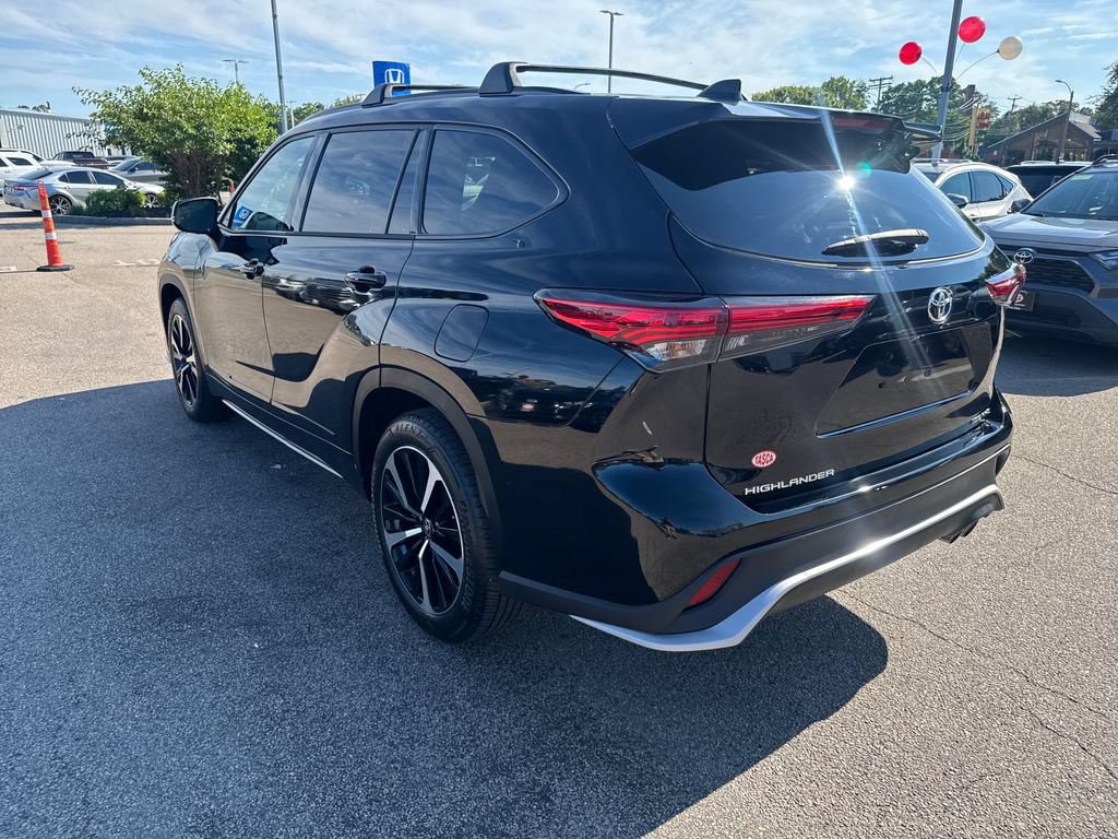 Used 2022 Toyota Highlander XSE AWD/4WD image 5