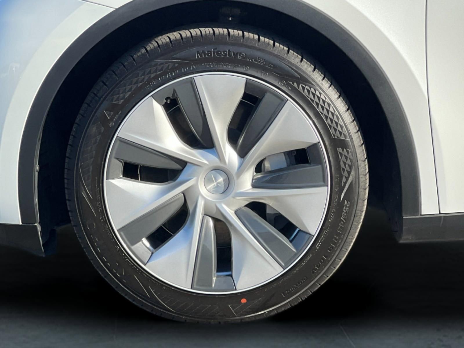 Used 2023 Tesla Model Y Long Range image 24