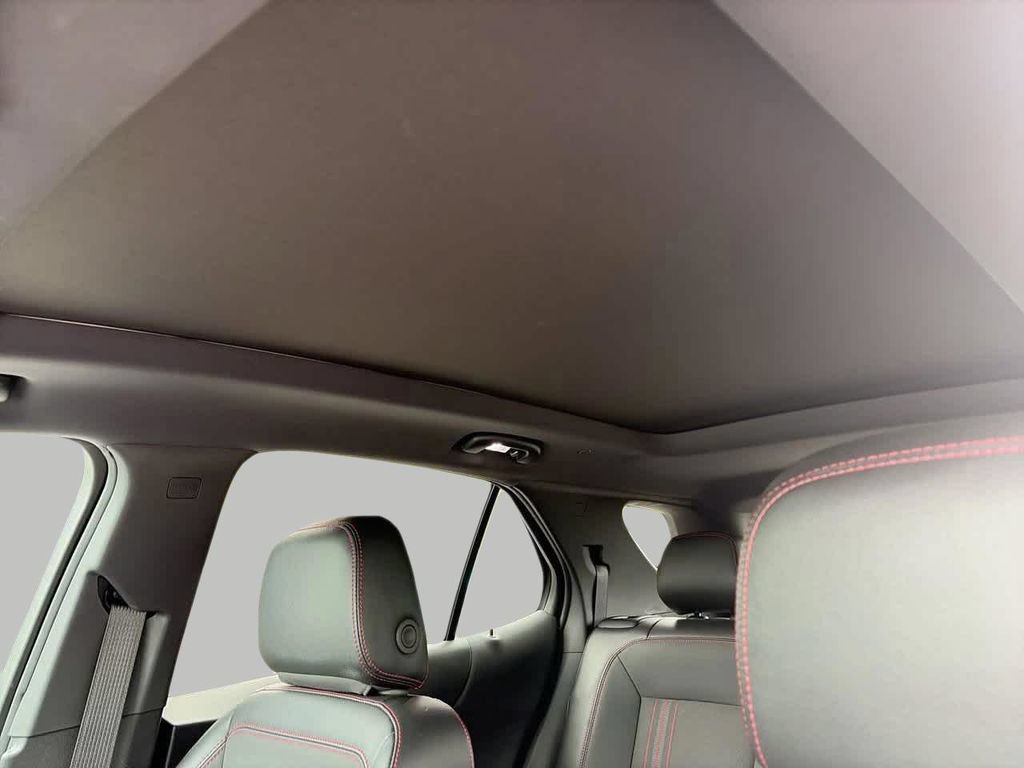 Used 2024 Chevrolet Equinox RS FWD image 18