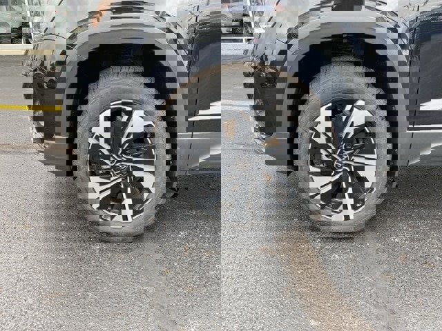 New 2024 Volkswagen Taos SE image 21