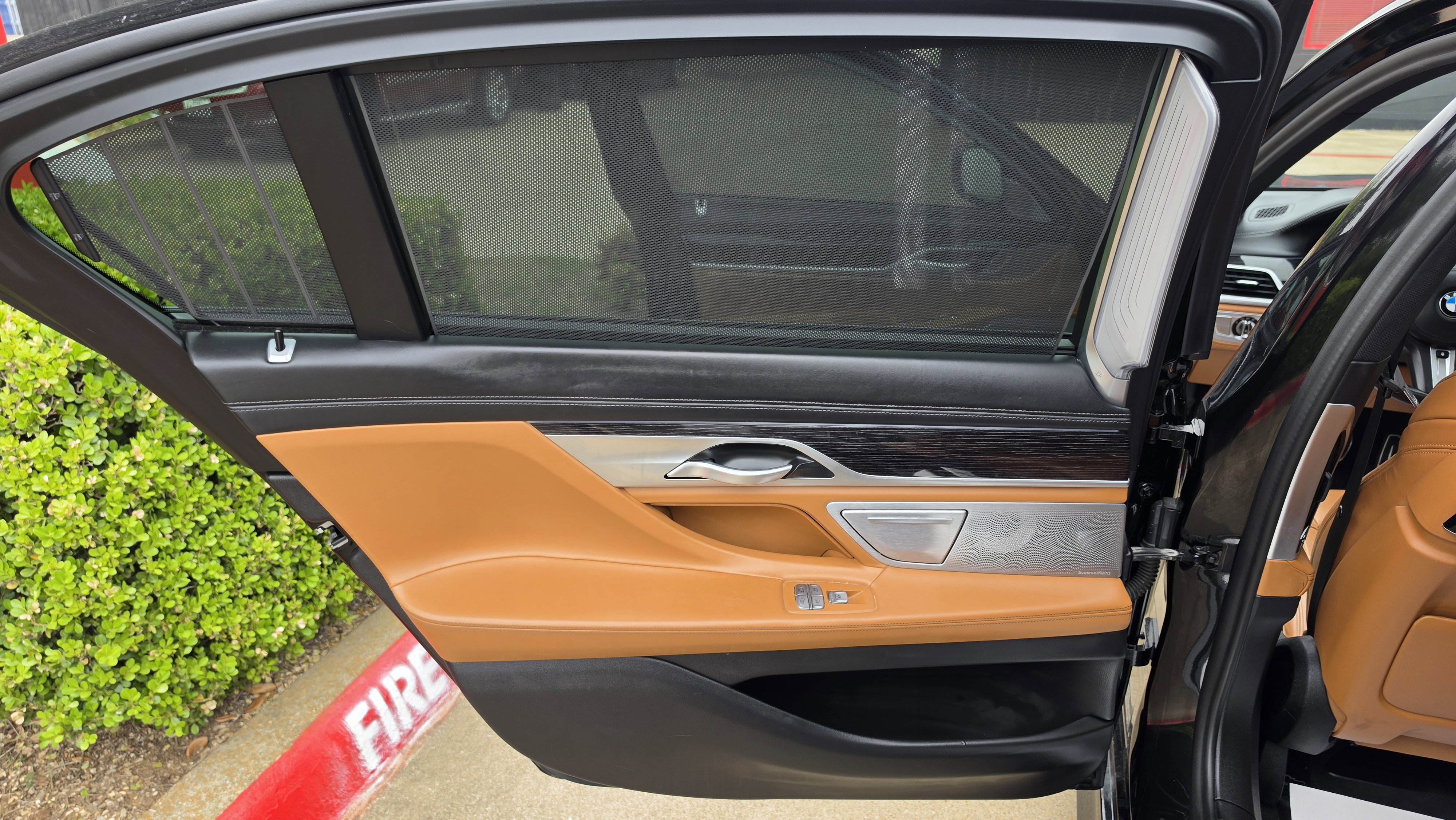 Used 2021 BMW 740i w/ M Sport Package image 24