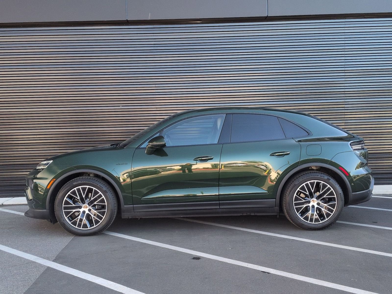 Certified 2025 Porsche Macan Electric image 2
