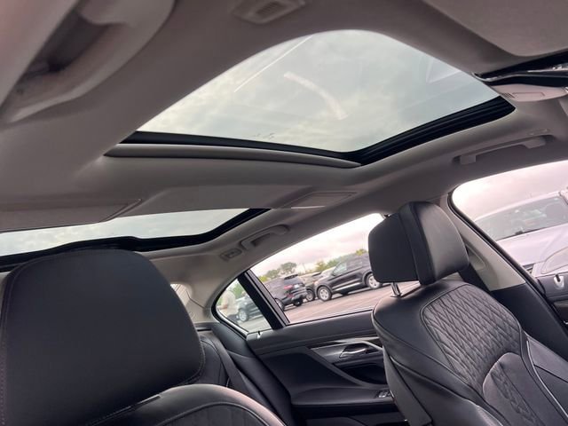 Used 2020 BMW 740i w/ Premium Package RWD image 38