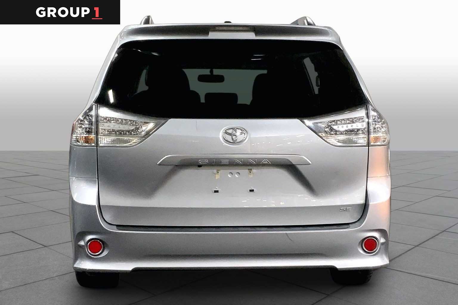 Used 2017 Toyota Sienna SE FWD image 5