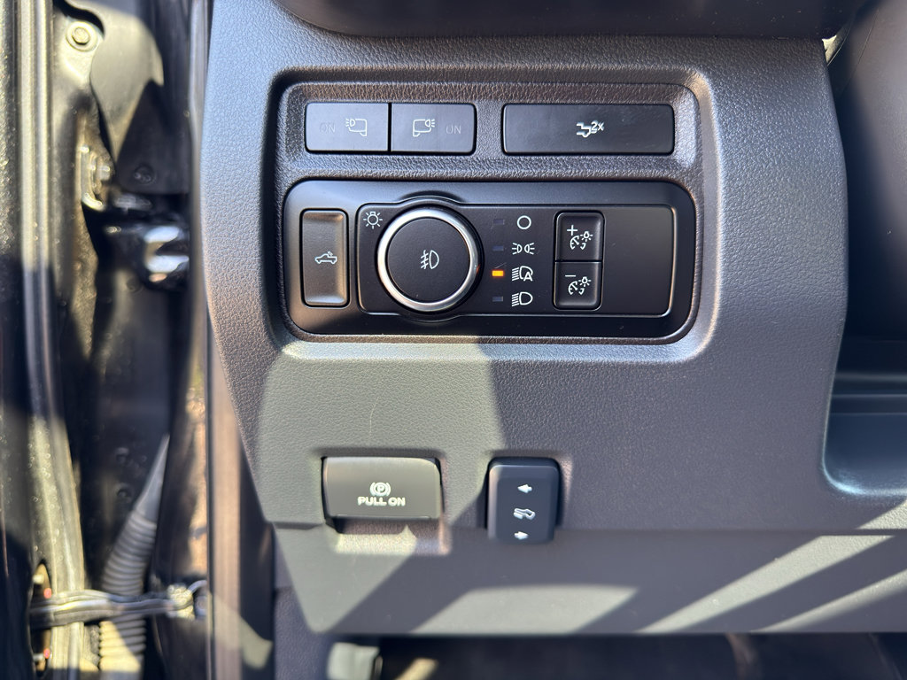 Used 2024 Ford F250 Lariat w/ Lariat Ultimate Package AWD/4WD image 32