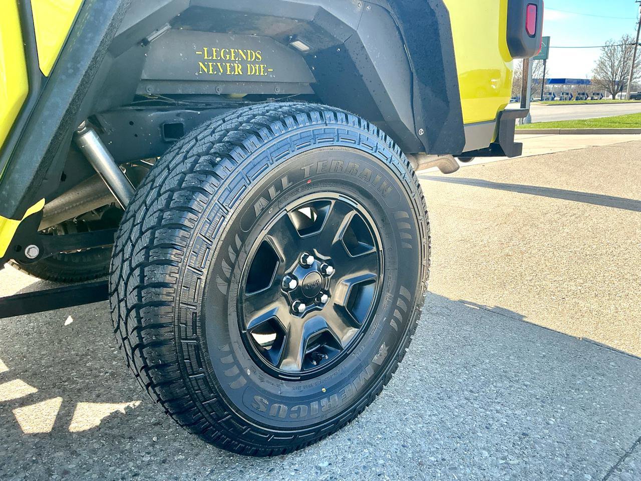 Used 2023 Jeep Gladiator Sport image 29