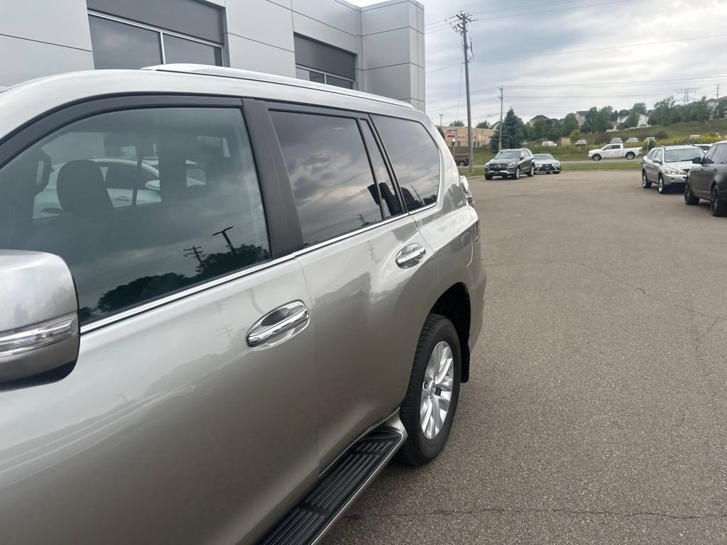 Certified 2022 Lexus GX 460 Premium w/ Premium Package AWD/4WD image 5