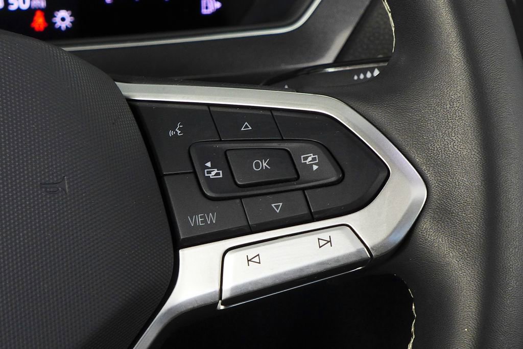 Used 2024 Volkswagen Tiguan SE w/ Panoramic Sunroof Package image 29