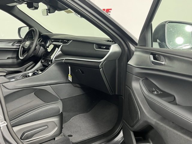 New 2025 Jeep Grand Cherokee Laredo w/ Luxury Tech Group I image 31