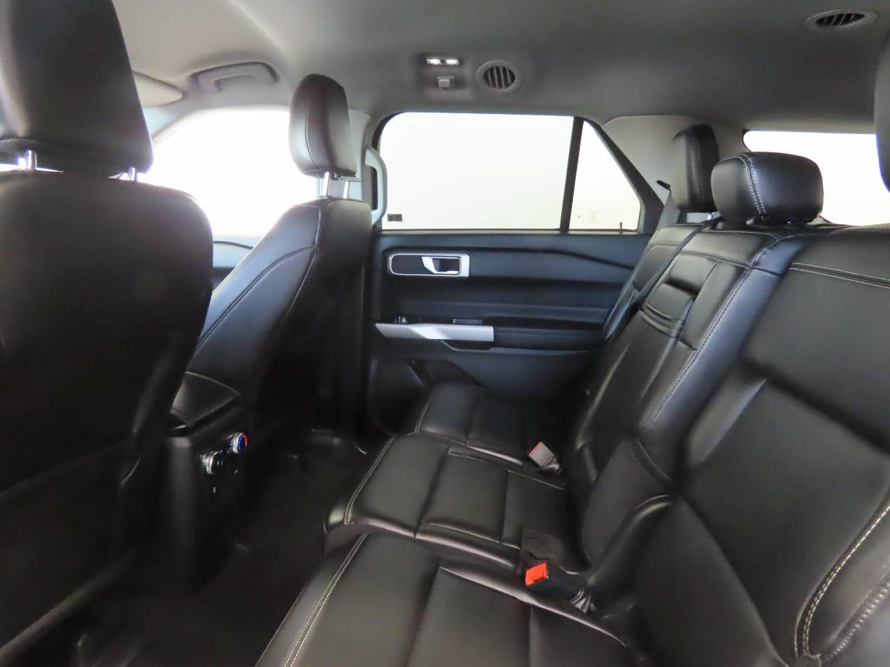 Used 2023 Ford Explorer XLT w/ Equipment Group 202A RWD image 17