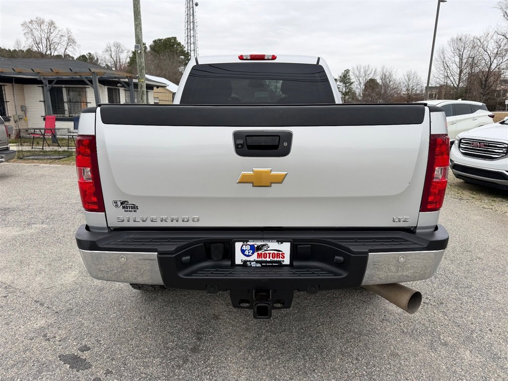 Used 2014 Chevrolet Silverado 3500 LTZ w/ LTZ Plus Package image 4