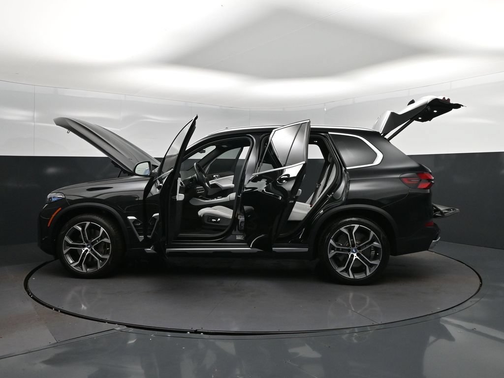 Certified 2024 BMW X5 xDrive50e w/ Premium Package AWD/4WD image 46