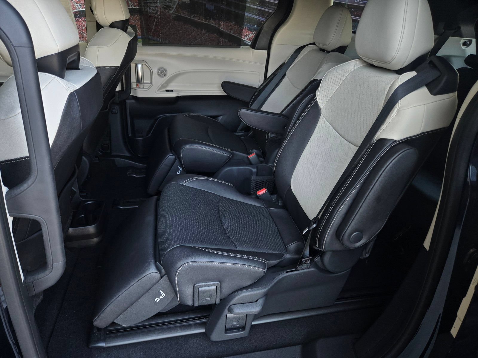 Certified 2026 Toyota Sienna Limited FWD image 11