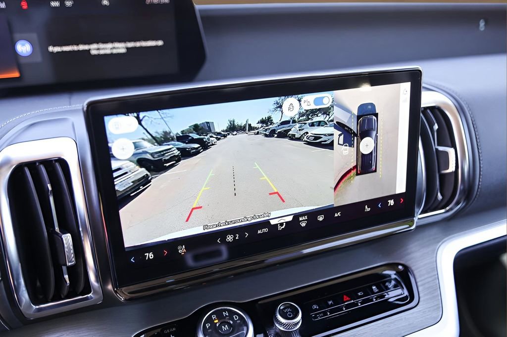 Used 2025 Ford Expedition Platinum image 18