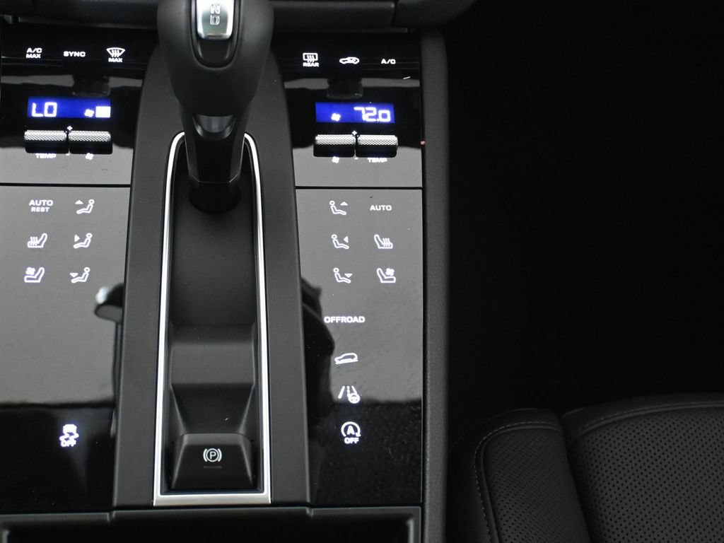 New 2026 Porsche Macan AWD/4WD image 26