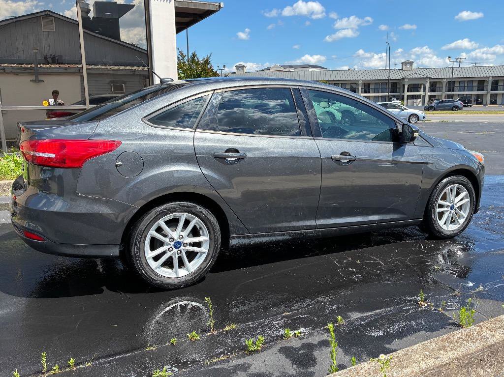 Used 2017 Ford Focus SE FWD image 6