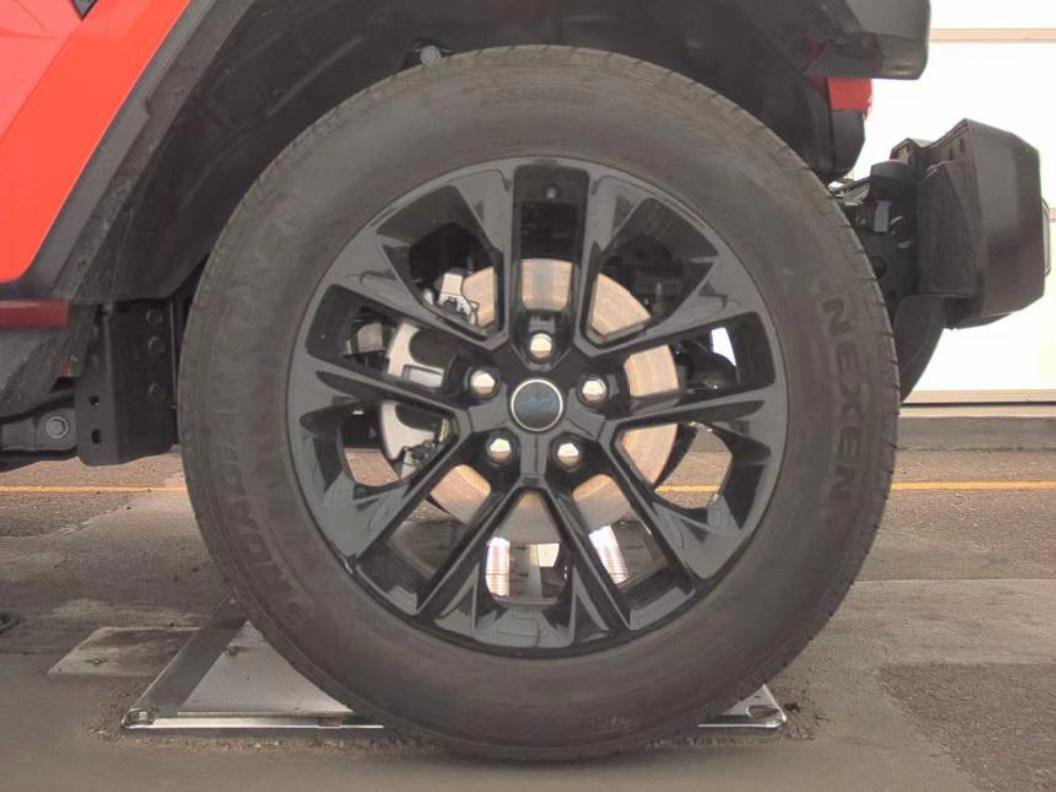 Used 2025 Jeep Wrangler Unlimited Sahara image 16