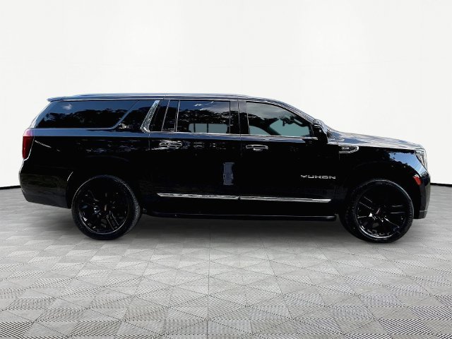 Used 2022 GMC Yukon XL SLT w/ SLT Premium Package AWD/4WD image 4
