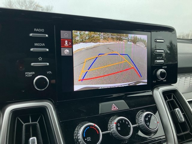 Used 2023 Kia Sorento LX image 3