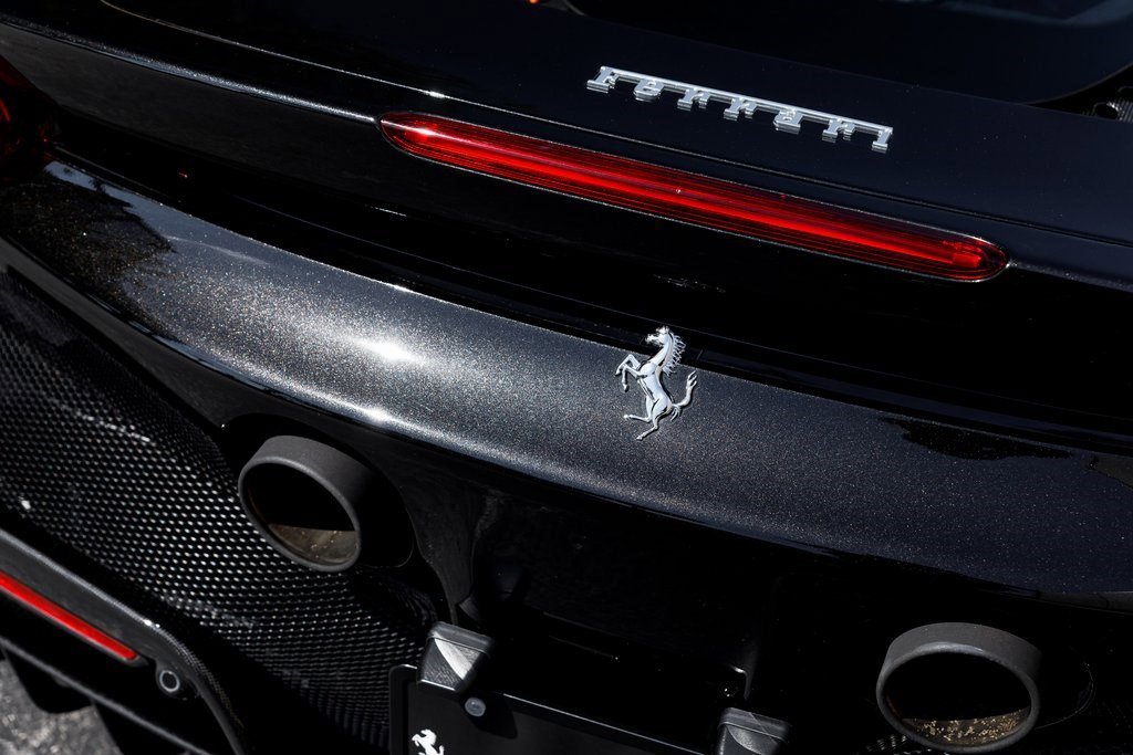 Used 2022 Ferrari SF90 Spider image 12