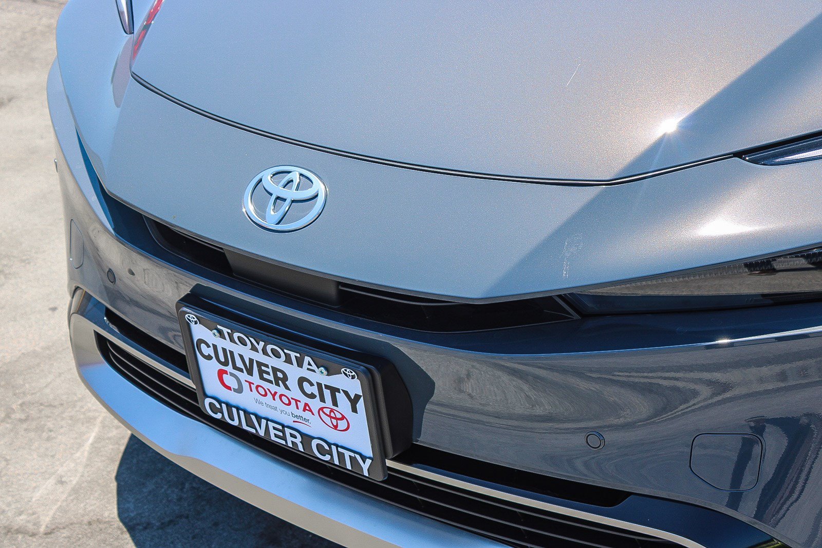 New 2026 Toyota Prius Plug-In Hybrid FWD image 6